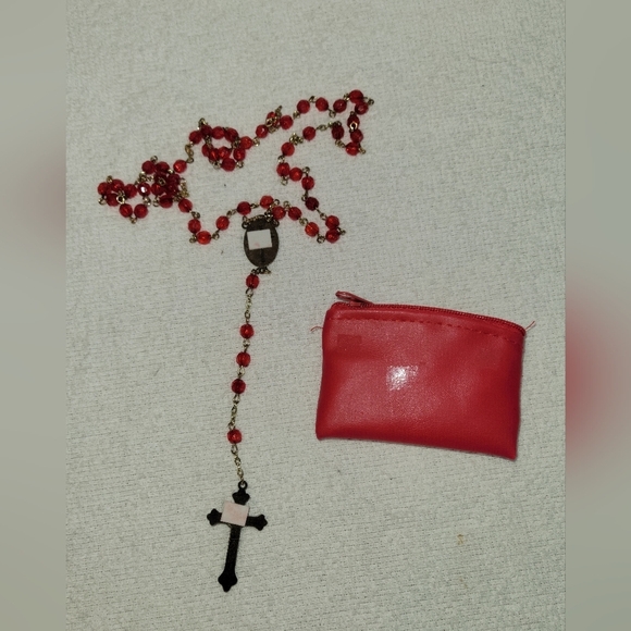Antique Vintage Red Beads Rosary Saint Therese and crucifix with red pouch - Picture 6 of 8